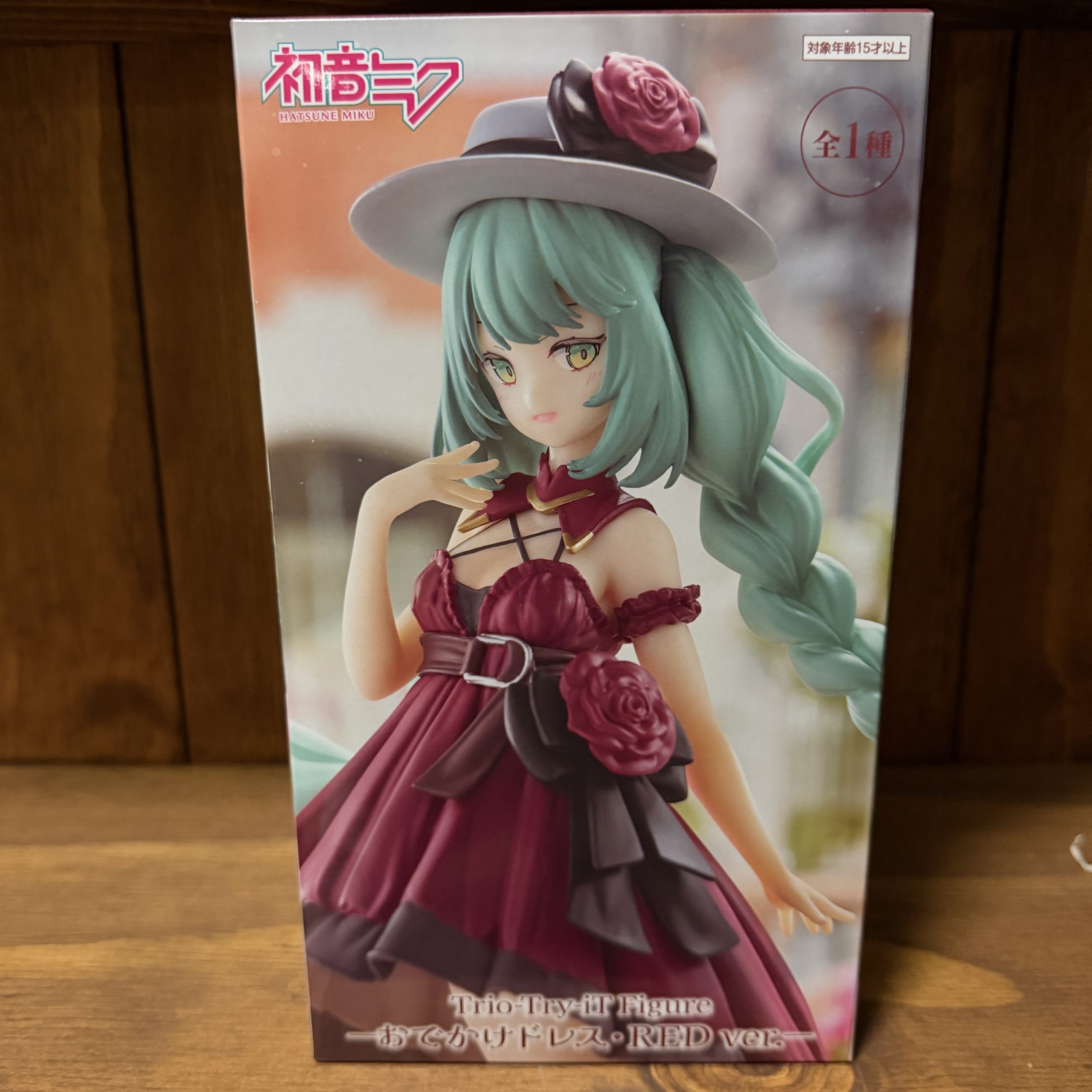 Hatsune Miku – Trio-Try-iT Figure: "Outing Dress" RED version